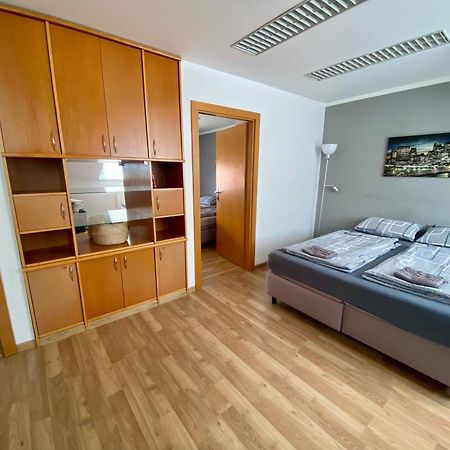 3-Bedroom Apartment In Rajhrad, With Kitchen, 2 Bathrooms, Parking Esterno foto