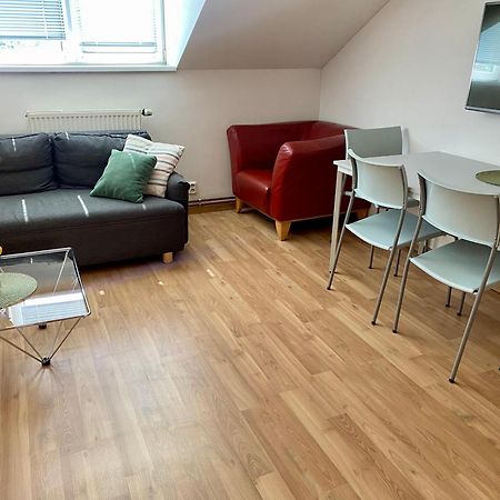 3-Bedroom Apartment In Rajhrad, With Kitchen, 2 Bathrooms, Parking Esterno foto