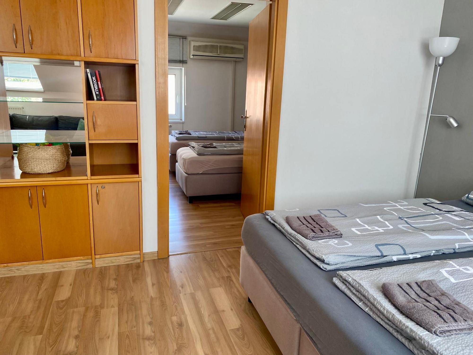 3-Bedroom Apartment In Rajhrad, With Kitchen, 2 Bathrooms, Parking Esterno foto