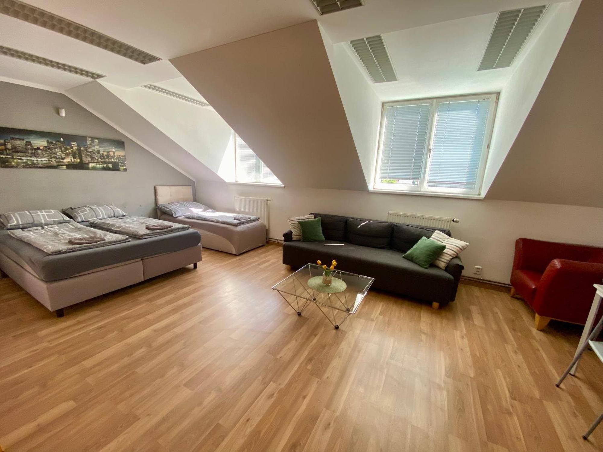 3-Bedroom Apartment In Rajhrad, With Kitchen, 2 Bathrooms, Parking Esterno foto