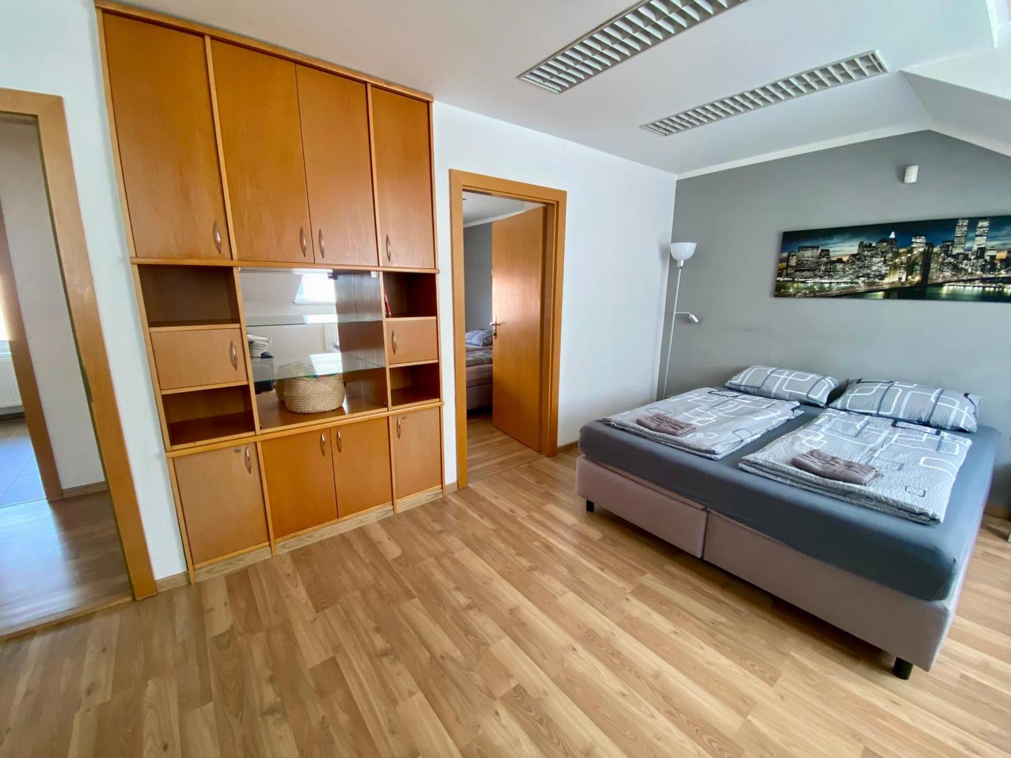 3-Bedroom Apartment In Rajhrad, With Kitchen, 2 Bathrooms, Parking Esterno foto