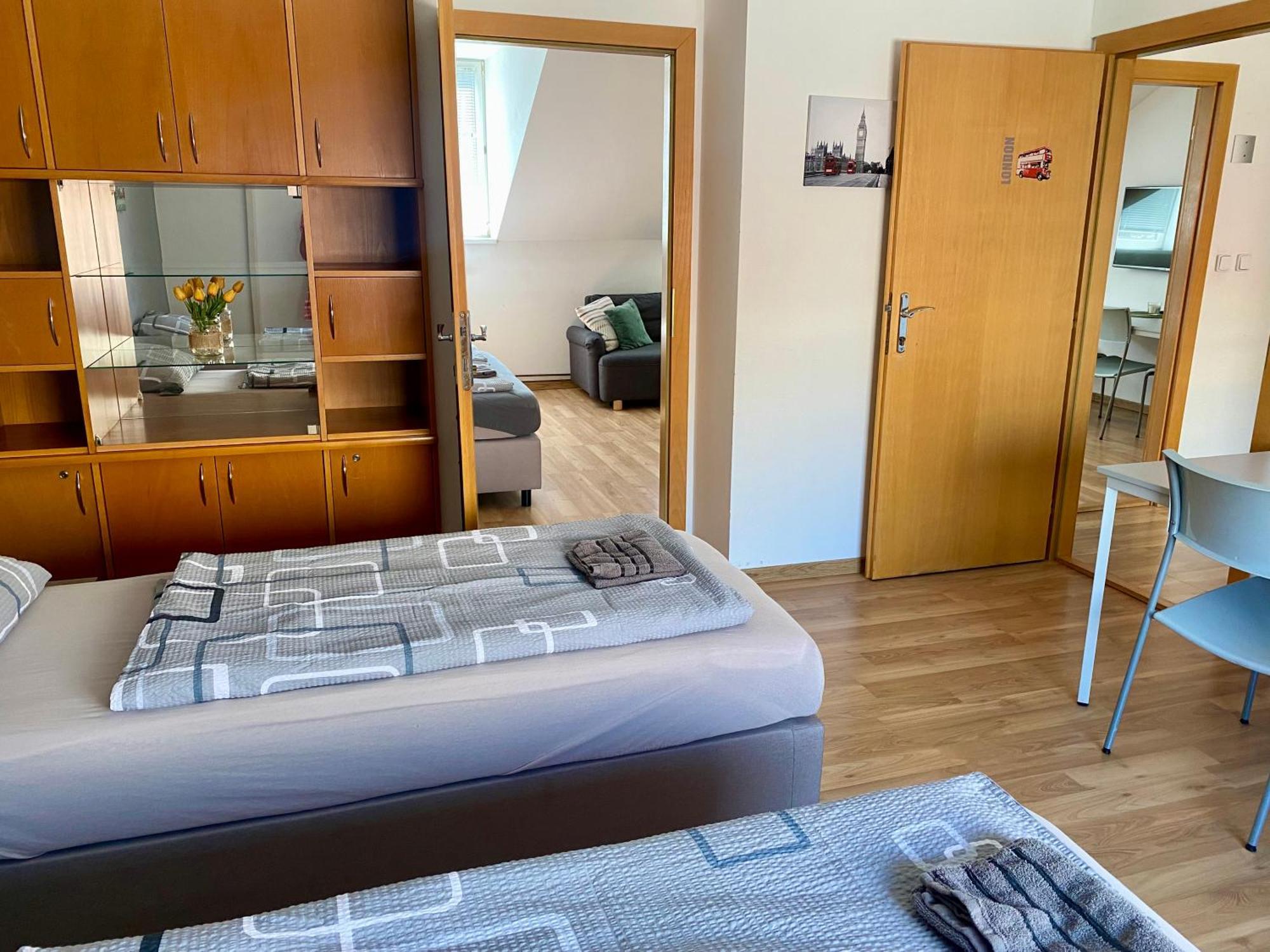 3-Bedroom Apartment In Rajhrad, With Kitchen, 2 Bathrooms, Parking Esterno foto